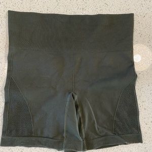lululemon ebb to street high rise short in olive green